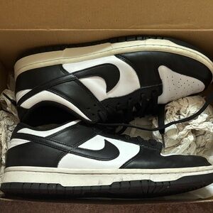 Nike Men's Black and White Sneakers